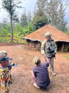Menyapa dari Jantung Papua, Patroli Humanis Satgas Damai Cartenz Perkuat Kedekatan dengan Warga Ilaga
