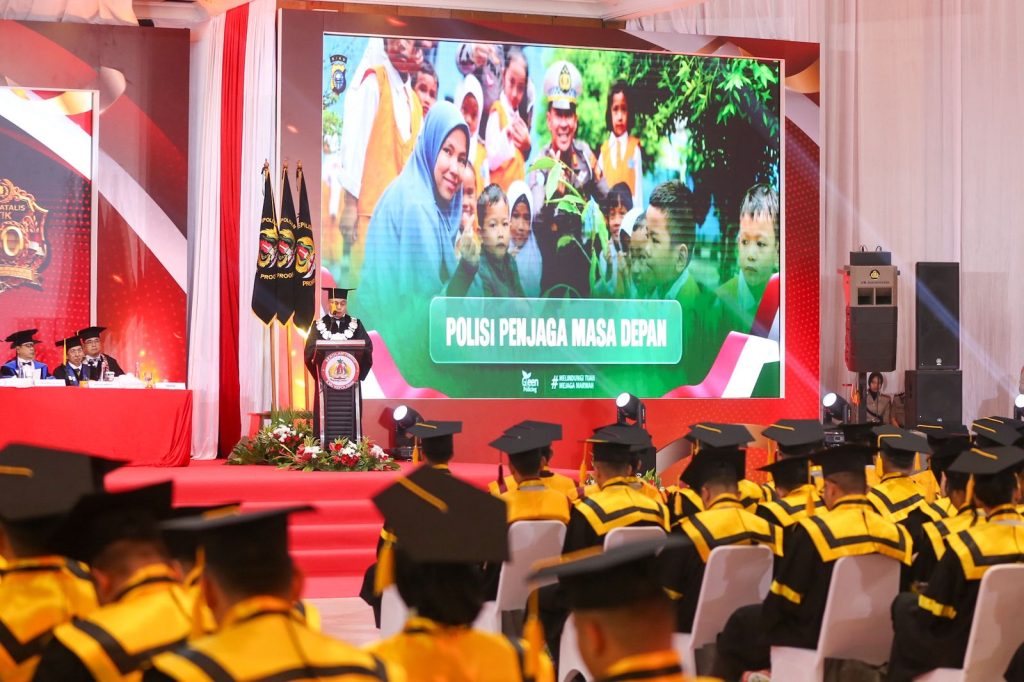 Kapolda Riau Gaungkan Polisi sebagai Penjaga Peradaban di Wisuda dan Dies Natalis ke-80 STIK Polri