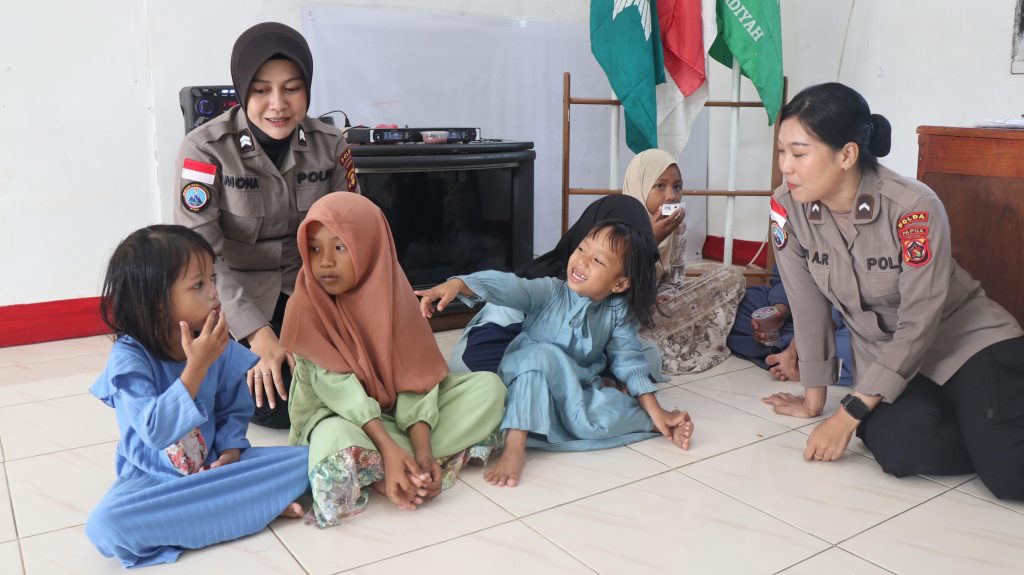 Tawa Anak-Anak Papua Sambut Kehadiran Satgas Damai Cartenz, Hangatkan Panti Asuhan di Keerom
