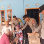 Jelang HUT RI ke-81, Polsek Selebar dan Yayasan Bunda Sarmani Salurkan Bantuan Kursi Roda kepada Warga Pagar Dewa